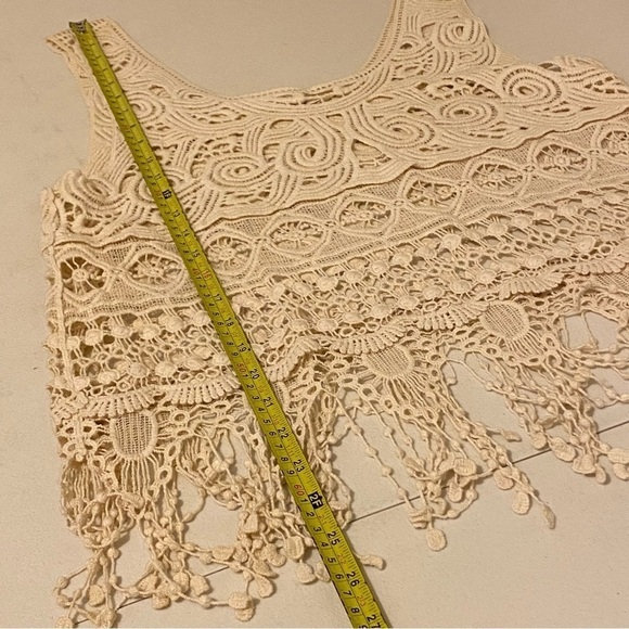 Ellie & Kate L Crocheted See-Through Cover Up Beige Sleeveless Top Tassel Hem - Picture 9 of 9